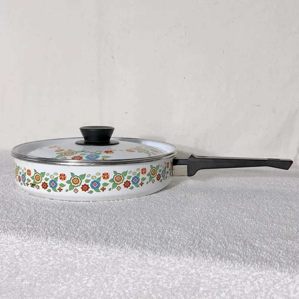 Vintage  Enamelware Crazy Flower Skillet Frying Pan With Lid Cottagecore